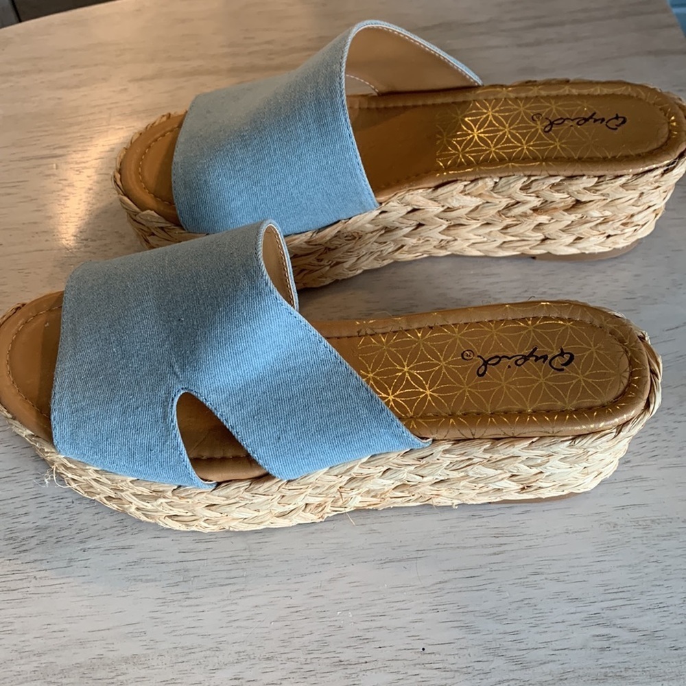 New (without tags) Qupid light blue platform slide sandals size 8. - Picture 2 of 6